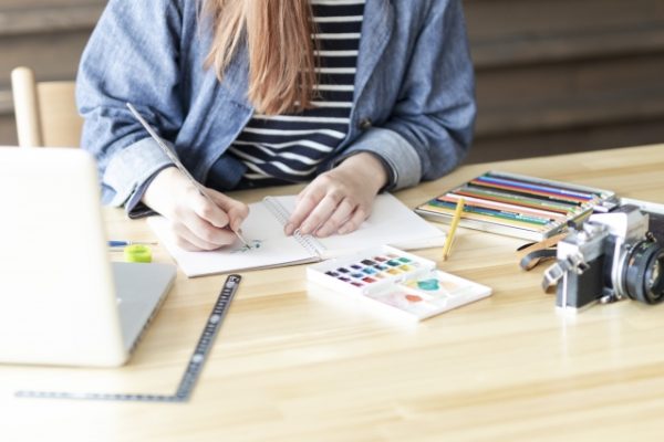 大人の塗り絵でリフレッシュ！アートで自分と向き合う時間